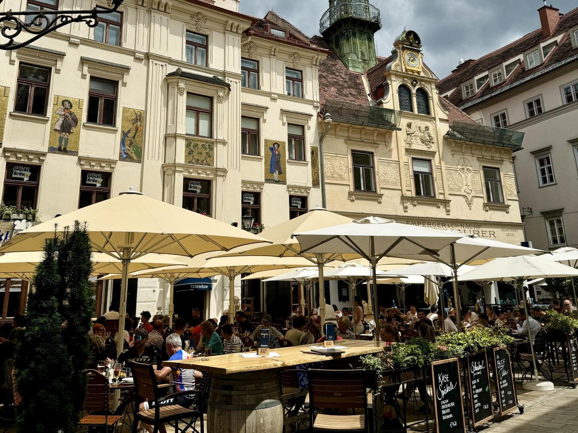 Boho Design Studio - Historic City Center With Free Parking & Aircon By Hero Homes Graz Exterior photo
