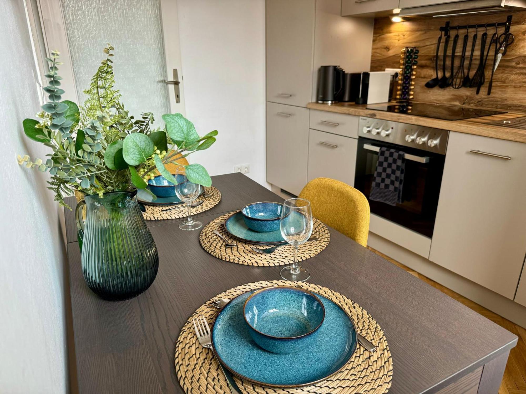 Boho Design Studio - Historic City Center With Free Parking & Aircon By Hero Homes Graz Exterior photo