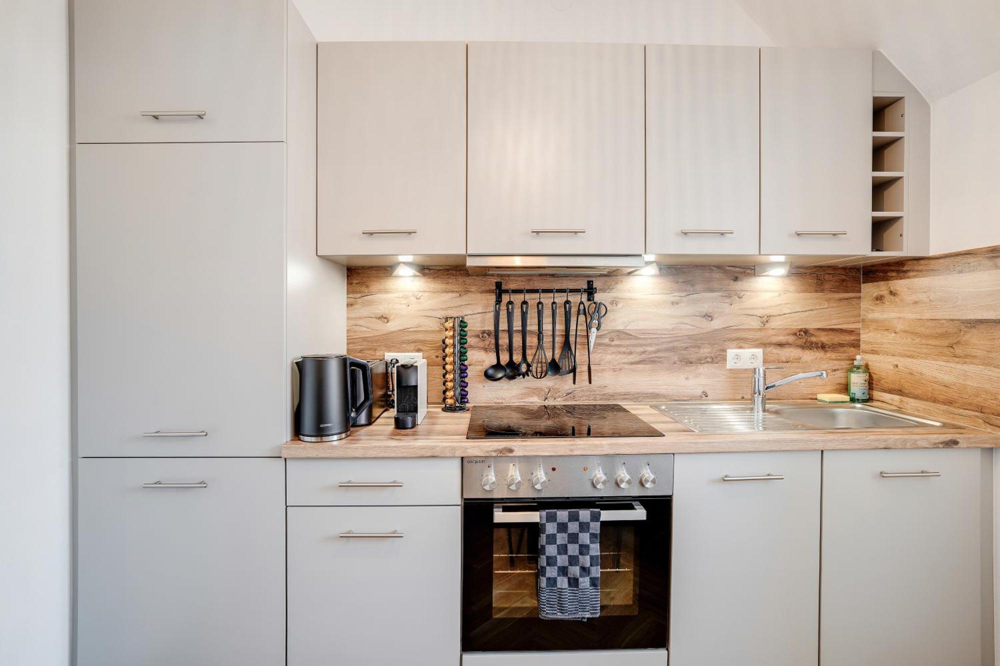 Boho Design Studio - Historic City Center With Free Parking & Aircon By Hero Homes Graz Exterior photo