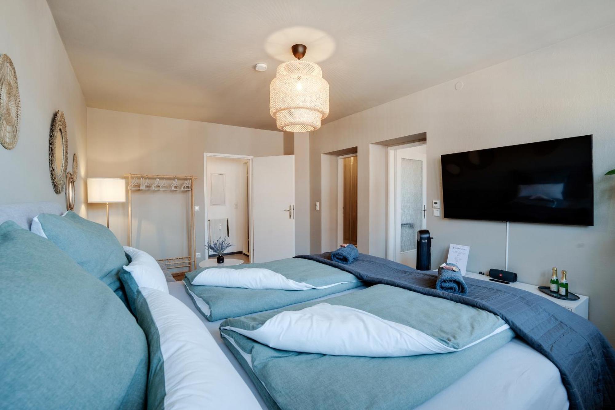 Boho Design Studio - Historic City Center With Free Parking & Aircon By Hero Homes Graz Exterior photo